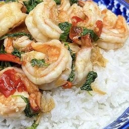 ข้าวกะเพรากุ้ง