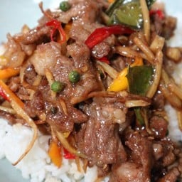 ผัดเผ็ดราดข้าว