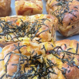 ขนมปังไส้ปูอัดหน้าสาหร่าย