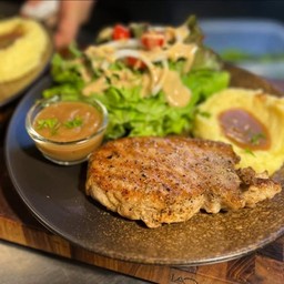 ST10 สเต็กสันนอกหมูพริกไทยดำ Pork Loin Steak