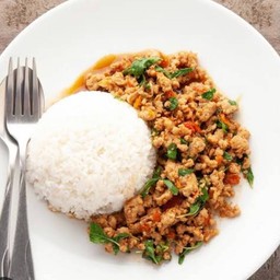 ผัดกระเพราไก่ราดข้าว