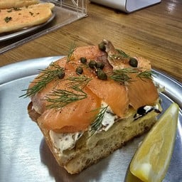 Smoked salmon n’ cream cheese focaccia