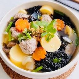 ต้มจืดสาหร่ายเต้าหู้หมูสับ