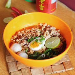 ก๋วยเตี๋ยวหมูสับจัมโบ้ (หมูสับ 160 กรัม) 猪肉碎面 (160克)