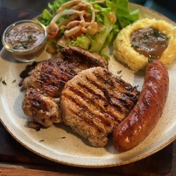 SET A1 สเต็ก(หมูสันนอก ไก่ และไส้กรอกหมูรมควัน) พริกไทยดำ Chicken steak, pork sirooin,pork sausage