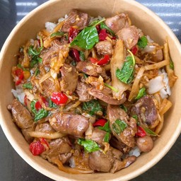 กระเพราเครื่องในไก่หน่อไม้ดอง (ตับ,หัวใจไก่)