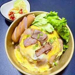 ข้าวไข่ข้น เบค่อน ใส้กรอก