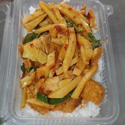 พริกแกงหน่อไม้ไก่