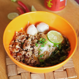 ก๋วยเตี๋ยวหมูสับ (หมูสับ 80 กรัม) 猪肉碎面 (猪肉碎 80克)