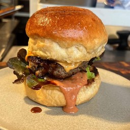 B3 เบอร์เกอร์เนื้อโคขุนไทย Beef Burger