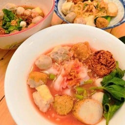 ร้าน 9รส เย็นตาโฟ ลูกชิ้นแคะ เยาวราช ตลาดต้นสัก