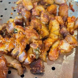 สามชั้นทอดพริก