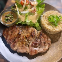 ST9 สเต็กหมูสันคอพริกไทยดำ Pork Shoulder Steak