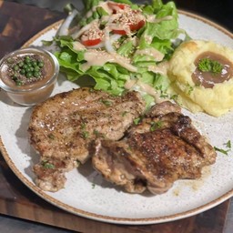 สเต็กไก่และหมูสันนอกพริกไทยดำ Chicken+PorkLoin Steak