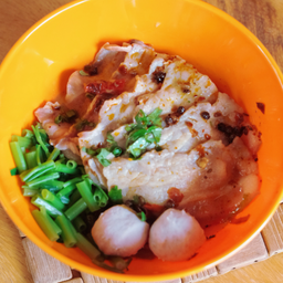 ก๋วยเตี๋ยวหมูสามชั้นสไลด์ 五花肉片面