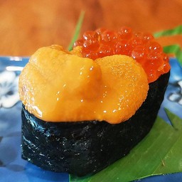 ซูชิไข่หอยเม่น+ไข่ปลาแซลมอนดอง (คำ)