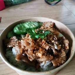 ข้าวเนื้อกระเทียม