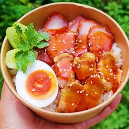 ข้าวหมูแดงหมูกรอบ