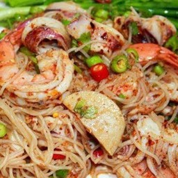 ยำขนมจีนทะเลหมูยอ