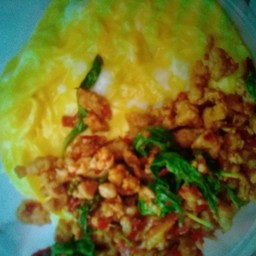 ข้าวกะเพราหมูไข่ข้น