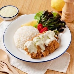 ข้าวไก่ทอดซอสทาท่า Rice with Fried Chicken and Tartar Sauce
