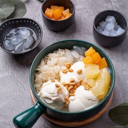 ไอติมกะทิโบราณทรงเครื่อง (โรยถั่วลิสง)