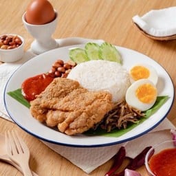 นาซิเลอมักไก่ทอด Nasi Lemak with Fried Chicken