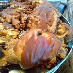 ร้านขาหมู คนเดินทาง