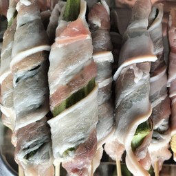 สามชั้นพันกระเจี๊ยบ