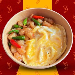 ข้าวหน้ากุ้งผัดพริกขี้หนู ไข่ข้น