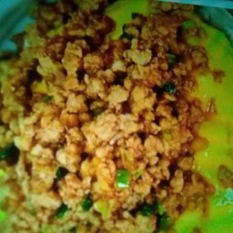 ข้าวหมูกระเทียมไข่ข้น