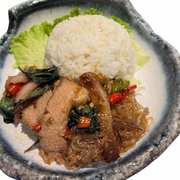 ข้าวกะเพราะหมื่นลี้ คอหมูย่าง