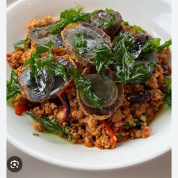 กรเพราไก่ไข่เยี่ยวม้า