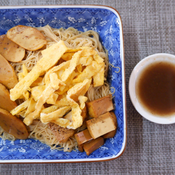 หมี่คลุก บานเฟี้ยม (Rice vermicelli mixed with Sweet black sauce)