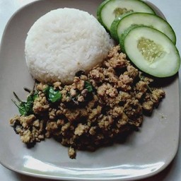 ข้าวกะเพราโบราณหมูสับ