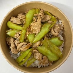 ข้าวผัดพริกอ่อนหมูชิ้น