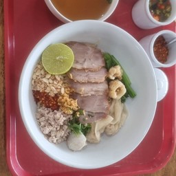 หมี่เกี๊ยวต้มยำ