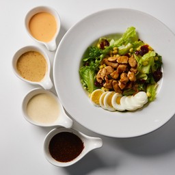 สลัดไก่ย่างซอสญี่ปุ่น