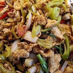 ไก่ผัดพริกหยวก