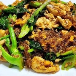 ผัดซีอิ้ววุ้นเส้นใส่กล่องพร้อมทาน