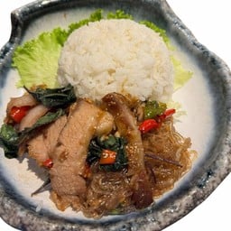 [อร่อยซ่ากับโค้ก] ข้าวกะเพราะวุ้นเส้น คอหมูย่าง +  สไปรท์ ไม่มีน้ำตาล (กระป๋อง)