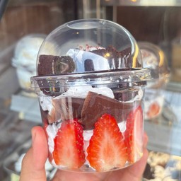 เครปคัพ บราวนี่ สตรอ