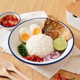 ข้าวยำปลากระพง Spicy Yum Rice with Sea Bass