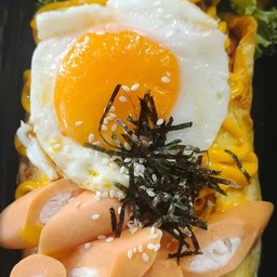 มาม่าเกาหลีห่อไข่+ไข่ดาว+ไส้กรอกชีส