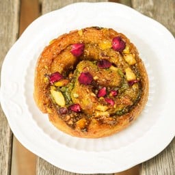 Sticky Pistachio Baklava Rolls