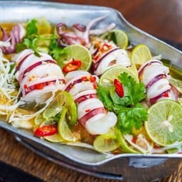 ปลาหมึกไข่นึ่งมะนาว