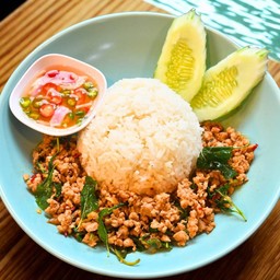 กระเพราหมูสับ