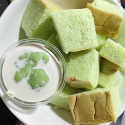 ขนมปังนึ่งสังขยาใบเตย