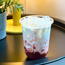 นมสด สตอเบอรรี่