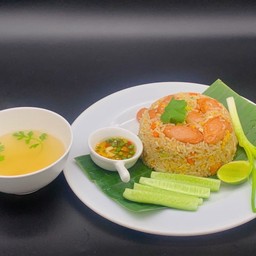 ข้าวผัดไส้กรอก